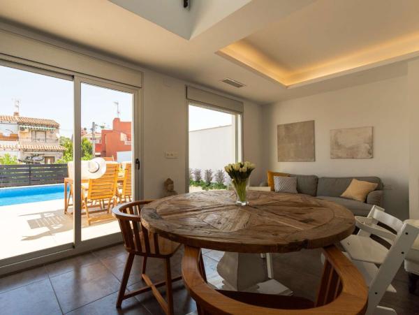 Chalet adosado en Calle Guadiana, Zona los Frutales, Torrevieja thumbnail 2
