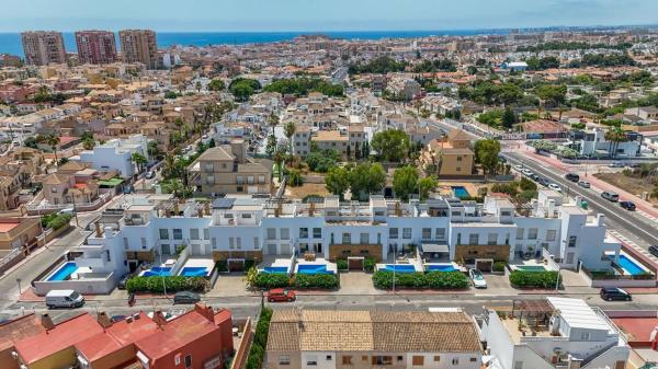 Chalet adosado en Calle Guadiana, Zona los Frutales, Torrevieja photo 4