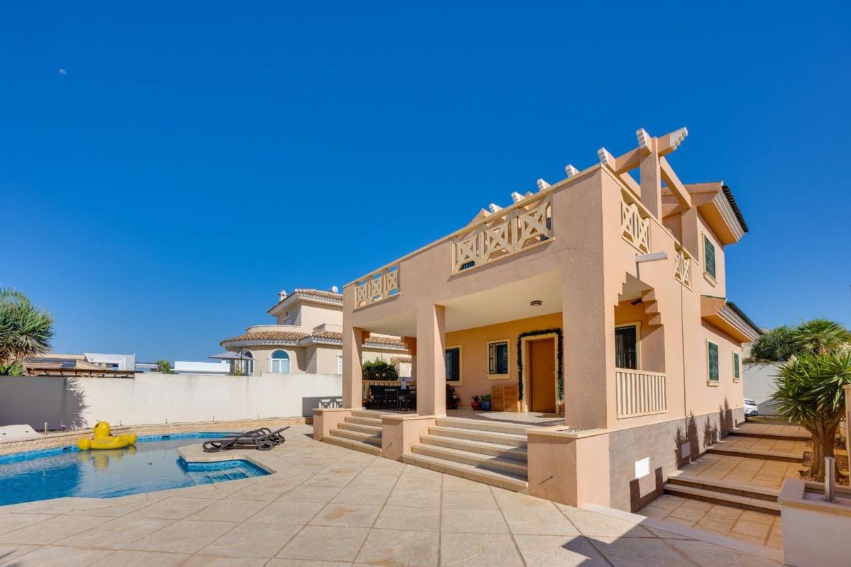 Продажа отдельного шале в  Casa o chalet en Calle Islas Alhucemas, 6, Centro de la Ciudad Quesada, Rojales, Рохалес photo 4