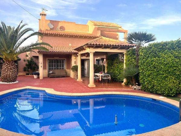 Chalet adosado en Avenida de Torrevieja, Los Balcones - Los Altos del Edén, Torrevieja photo 1