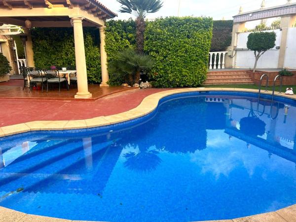 Chalet adosado en Avenida de Torrevieja, Los Balcones - Los Altos del Edén, Torrevieja thumbnail 2