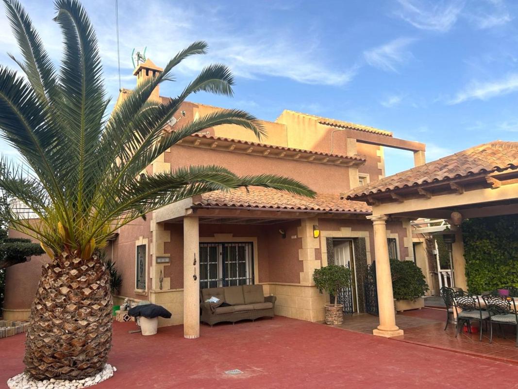 Продажа таунхауса в Chalet adosado en Avenida de Torrevieja, Los Balcones - Los Altos del Edén, Torrevieja , Торревьеха photo 3