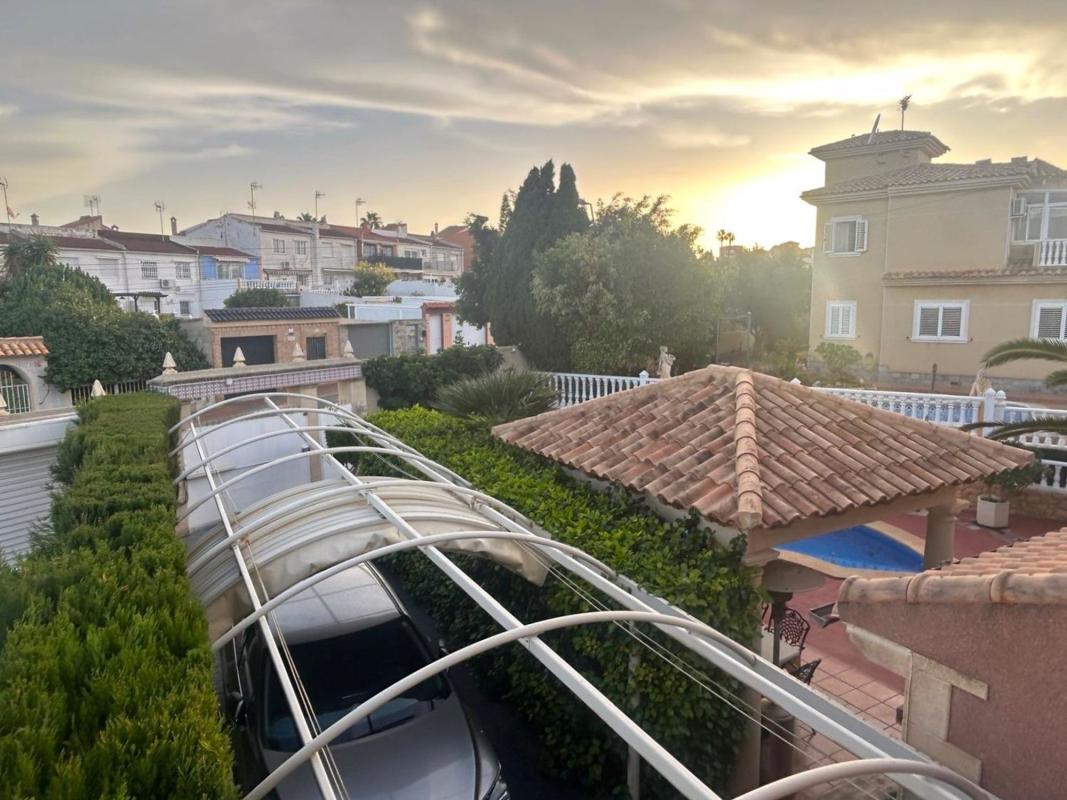 Продажа таунхауса в Chalet adosado en Avenida de Torrevieja, Los Balcones - Los Altos del Edén, Torrevieja , Торревьеха photo 5