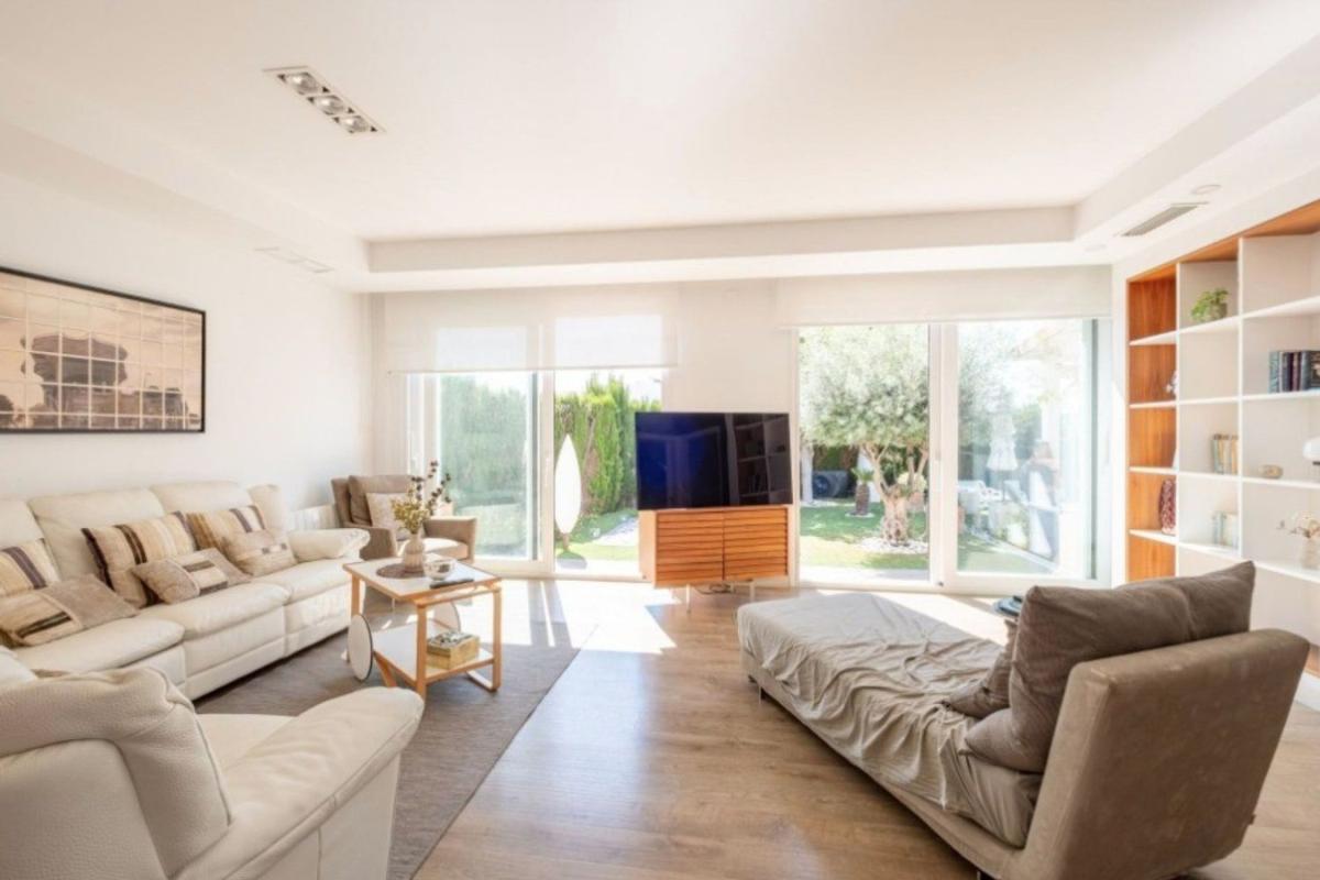 Properties for sale and rent in Spain photo 2