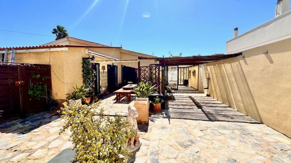 Chalet pareado en Gaviotas De Las, 54, Nueva Torrevieja, Torrevieja photo 1