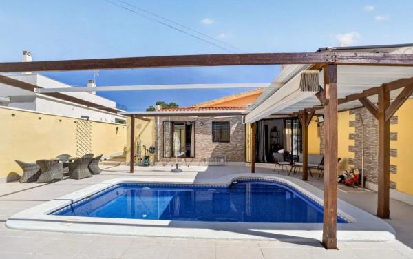 Chalet independiente en venta en Casa o chalet en Avenida de las Gaviotas, Nueva Torrevieja, Torrevieja, Torrevieja
photo 1