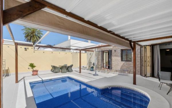 Chalet independiente en venta en Casa o chalet en Avenida de las Gaviotas, Nueva Torrevieja, Torrevieja, Torrevieja
thumbnail 2