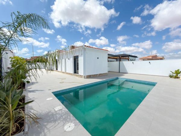 Chalet independiente en venta en Casa o chalet en La Siesta - El Salado - Torreta, Torrevieja, Torrevieja
 photo 1