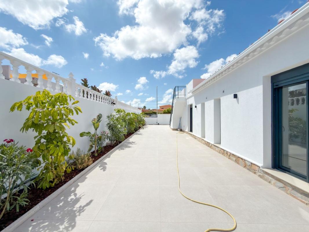 Sale of independent chalet in Casa o chalet en La Siesta - El Salado - Torreta, Torrevieja, Torrevieja
photo 4