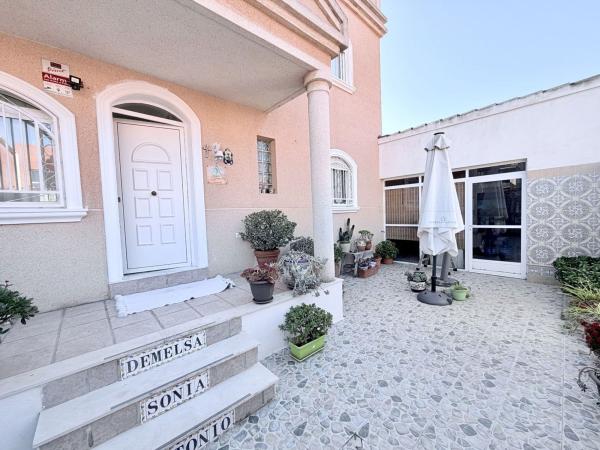 Casa o chalet independiente en Calle Alborán, Aguas Nuevas, Torrevieja photo 2