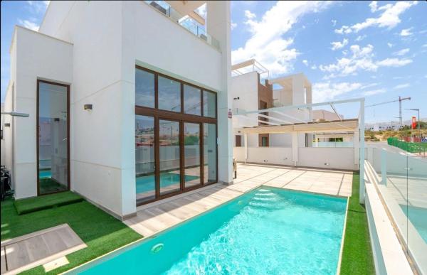 Casa o chalet independiente en Calle Calpe, Los Balcones - Los Altos del Edén, Torrevieja photo 1