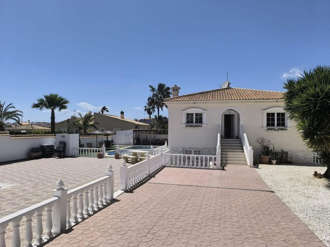 Properties for sale and rent in Spain photo 4