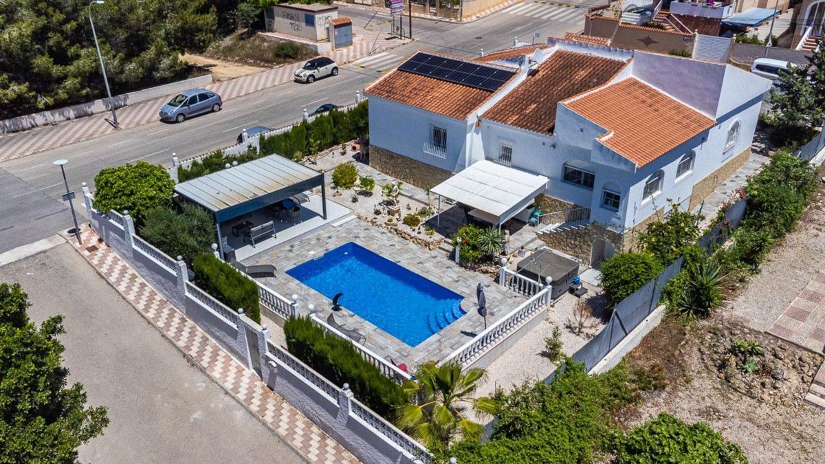 Properties for sale and rent in Spain photo 1
