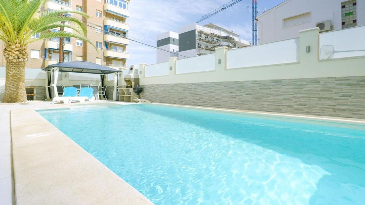 Venta de chalet adosado en Chalet adosado en Calle Pleamar, Punta Prima, Torrevieja , Torrevieja photo 1