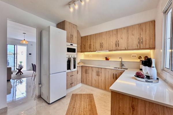 Chalet adosado en Calle Jacinto Benavente, 31, Zona los Frutales, Torrevieja thumbnail 3