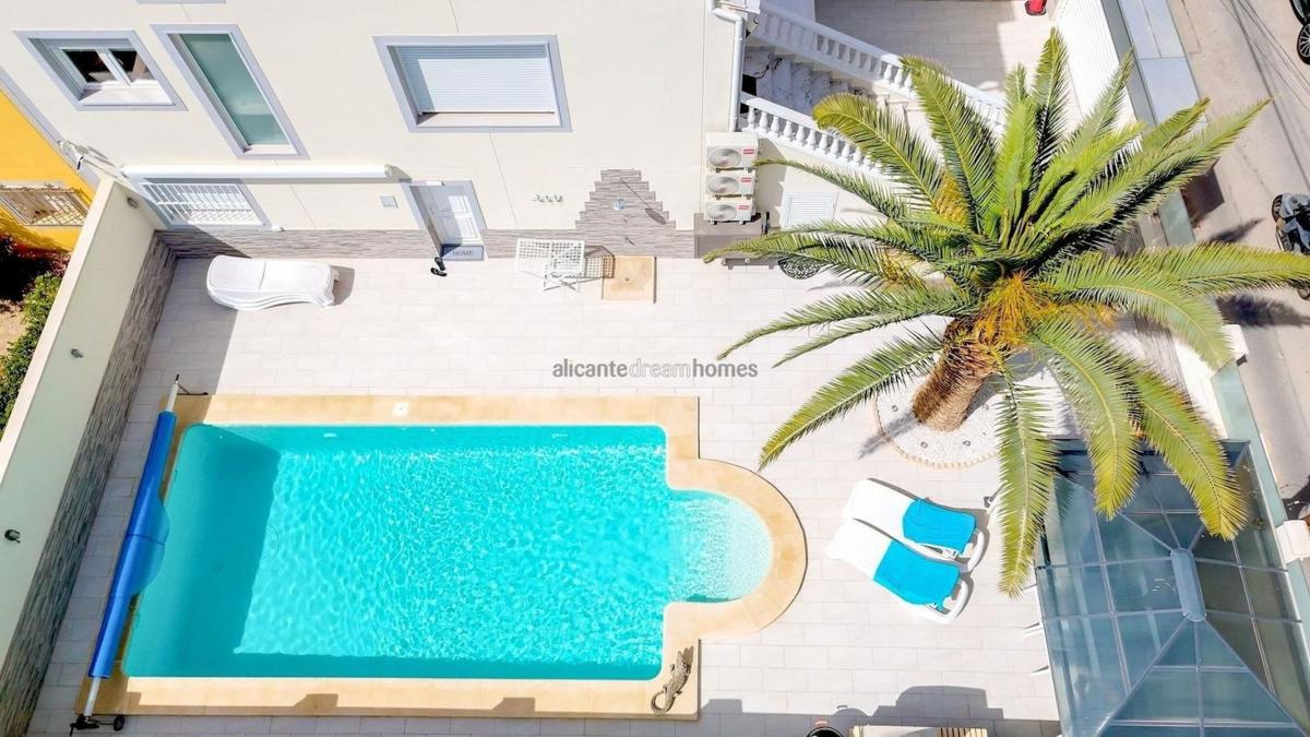 Sprzedaż szeregowego domku w Chalet adosado en Nueva Torrevieja, Torrevieja , Torrevieja photo 2