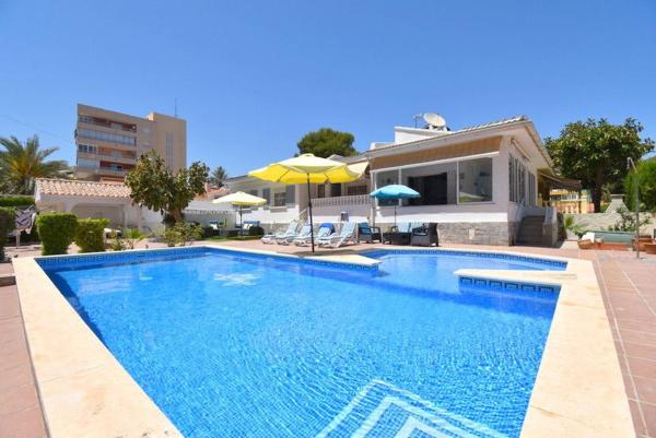 Chalet wolnostojący na sprzedaż w  Casa o chalet en Punta Prima, Torrevieja, Torrevieja photo 1