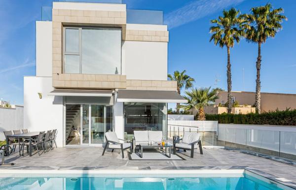 Casa o chalet independiente en Calle la Marina, 32, Los Balcones - Los Altos del Edén, Torrevieja thumbnail 2