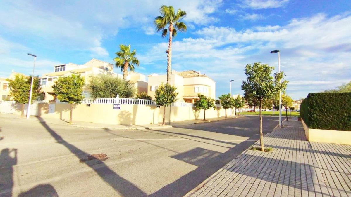 Продажа отдельного шале в Casa o chalet en La Siesta - El Salado - Torreta, Torrevieja, Торревьеха photo 2