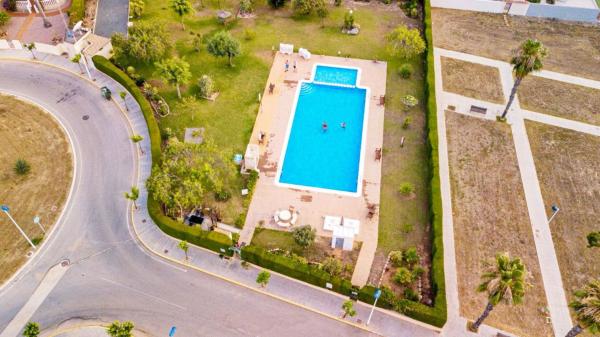Частный шале на продаже в Casa o chalet en La Siesta - El Salado - Torreta, Torrevieja, Торревьеха thumbnail 3