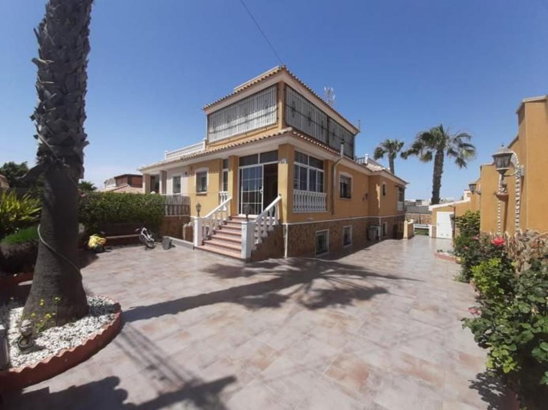 Properties for sale and rent in Spain photo 3