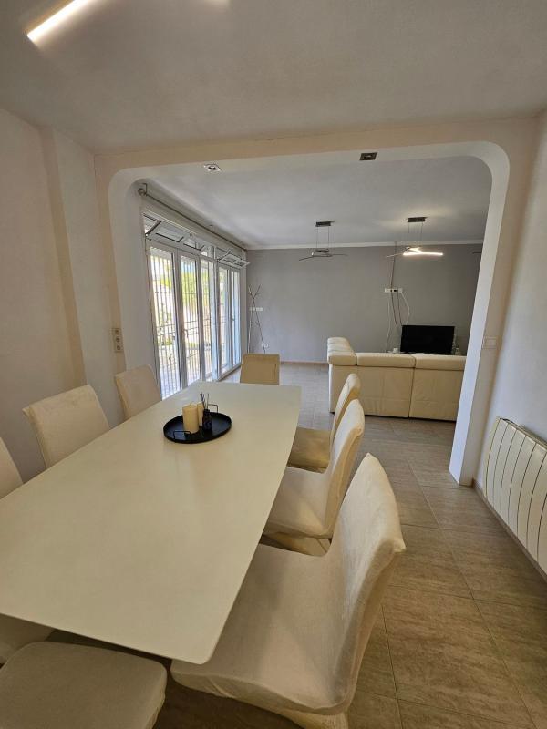 Properties for sale and rent in Spain photo 3