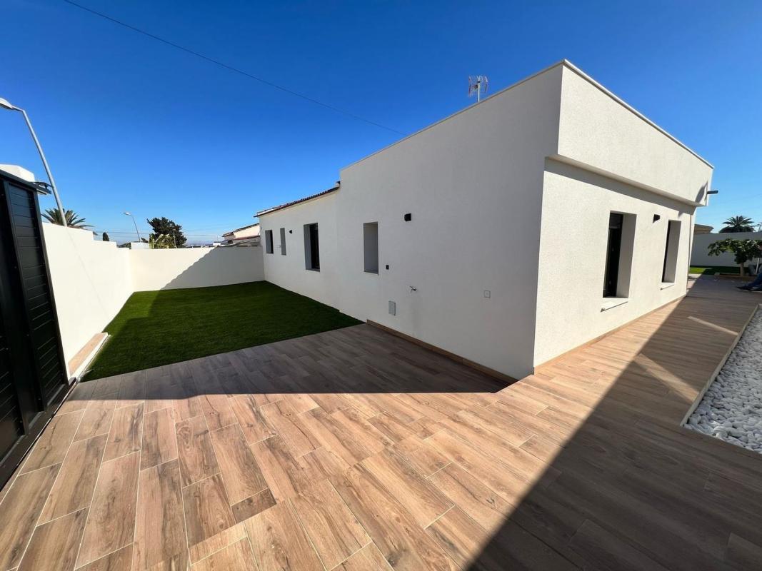 Properties for sale and rent in Spain photo 4