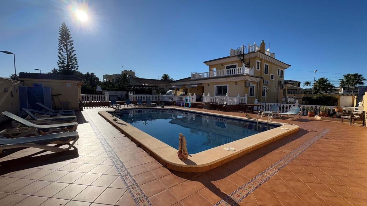 Sale of independent chalet in Casa o chalet en Los Balcones - Los Altos del Edén, Torrevieja, Torrevieja
photo 1