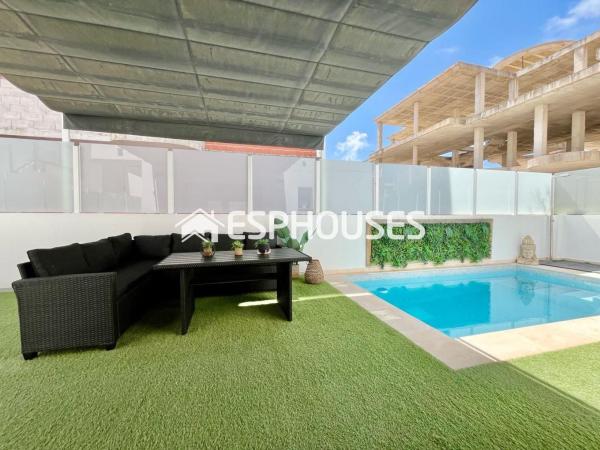 Частный шале на продаже в  Casa o chalet en Urbanizaciones, Guardamar del Segura, Гуардамар-дель-Сегура photo 1