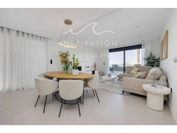 Chalet independiente en venta en Casa o chalet en Calle Ariadna, Aguas Nuevas, Torrevieja, Torrevieja
thumbnail 3