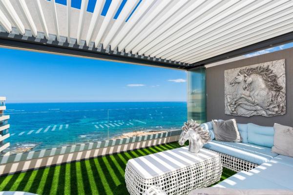Chalet adosado en Calle Mar de Fondo, Punta Prima, Torrevieja photo 2