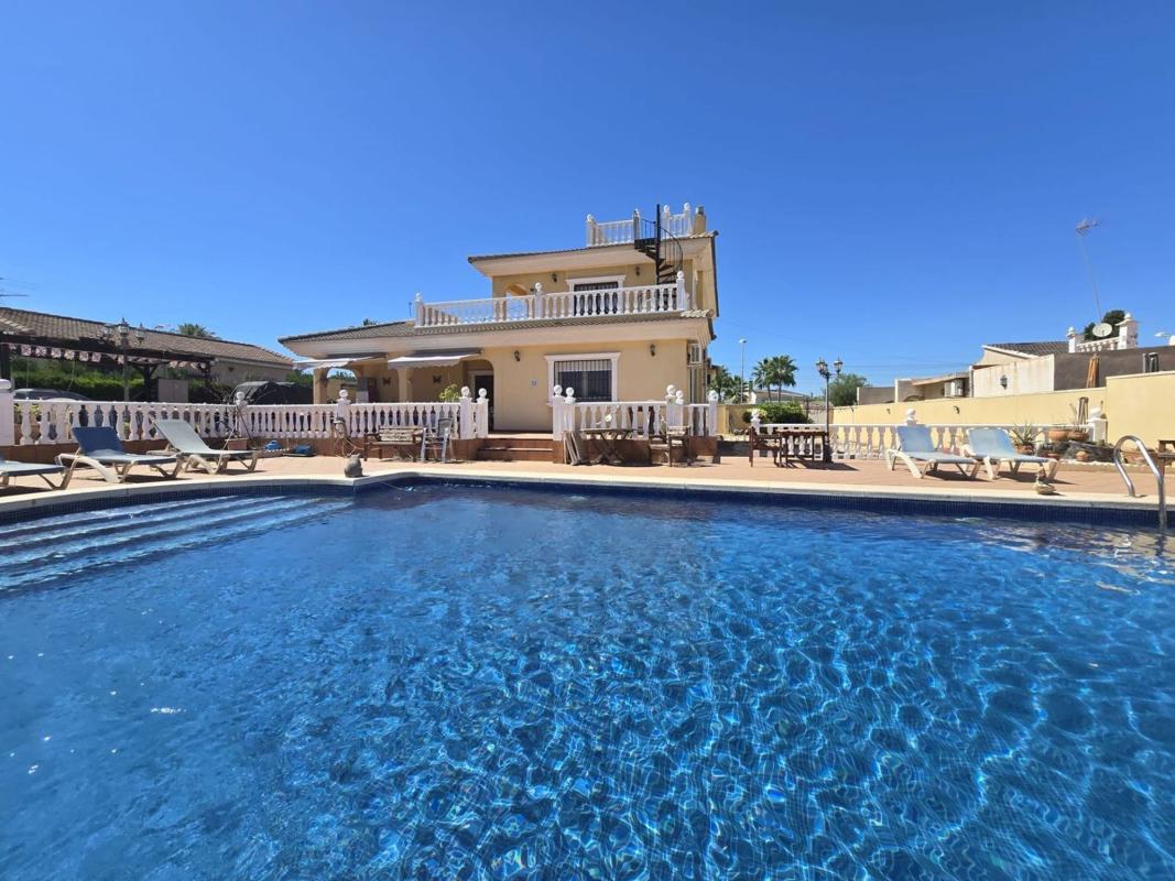 Properties for sale and rent in Spain photo 3