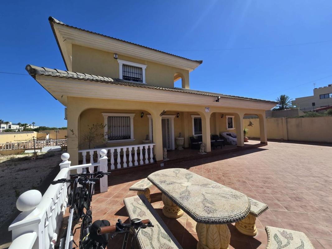 Properties for sale and rent in Spain photo 5