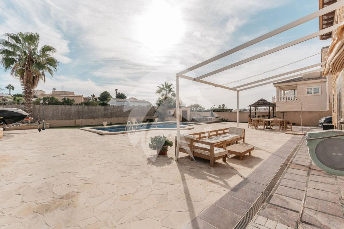 Properties for sale and rent in Spain photo 2