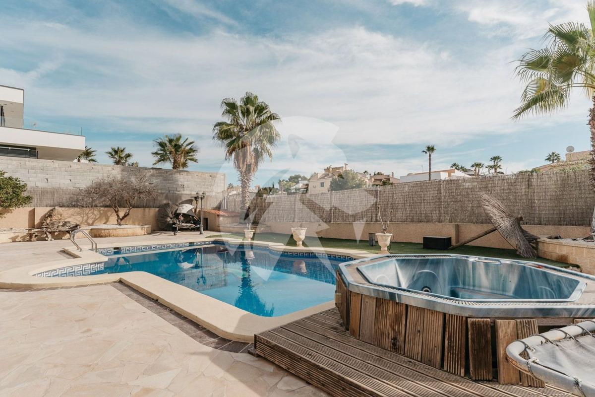 Properties for sale and rent in Spain photo 3