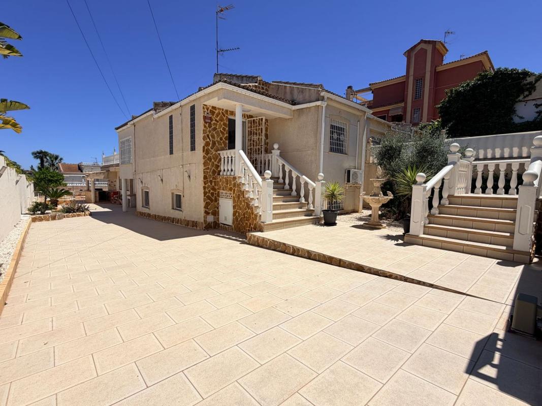 Properties for sale and rent in Spain photo 2