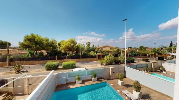 Casa o chalet independiente en Calle Patricio Zammit, 50, Las Piscinas Naturales, Torrevieja thumbnail 3