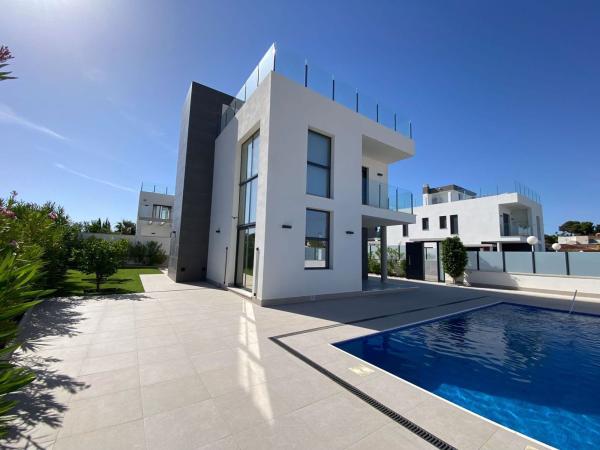 Casa o chalet independiente en Calle Asturias-Urb los Balcones, Los Balcones - Los Altos del Edén, Torrevieja thumbnail 3