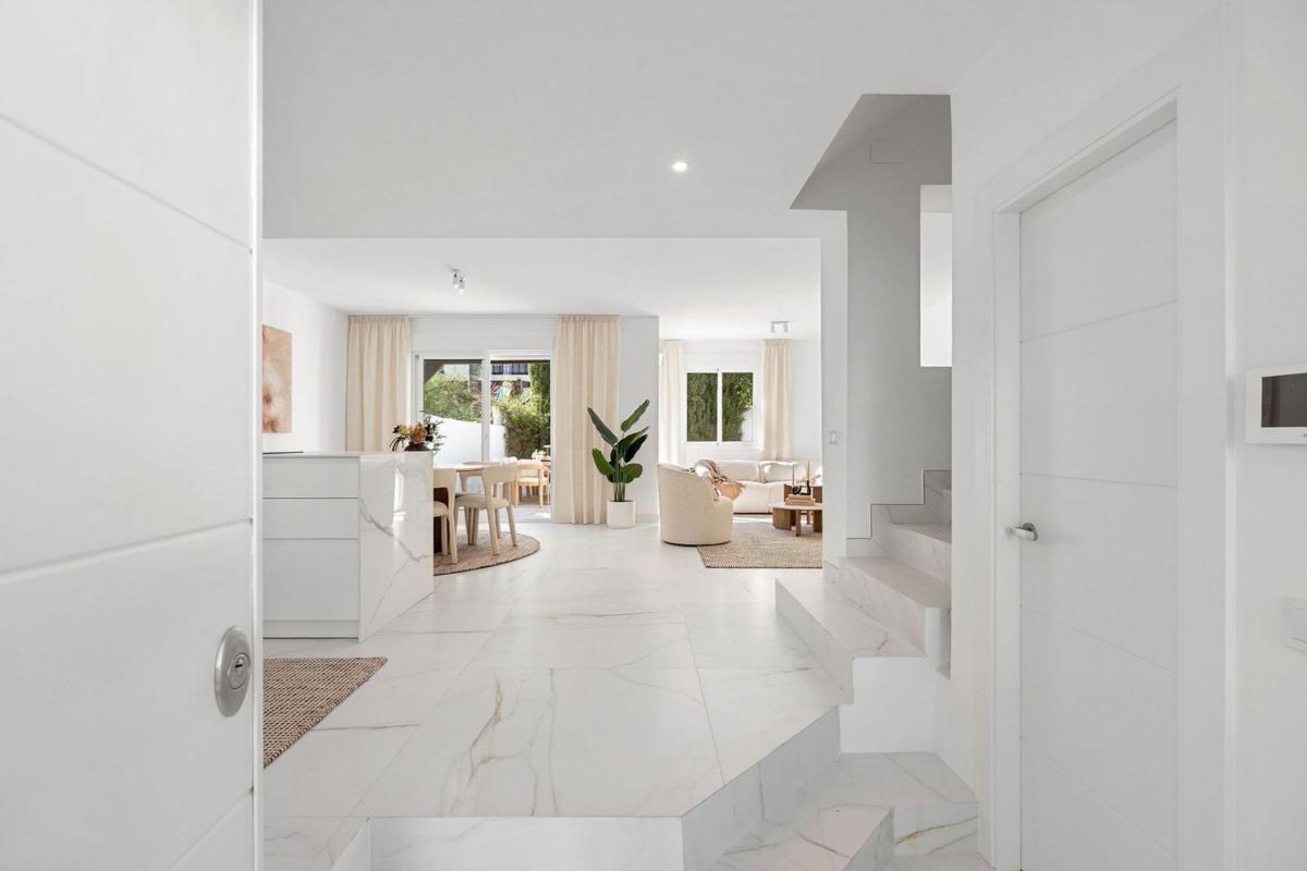 Sale of townhouse in Chalet adosado en Manzana-3, 19, La Dama de Noche-La Alzambra, Marbella , Marbella photo 2