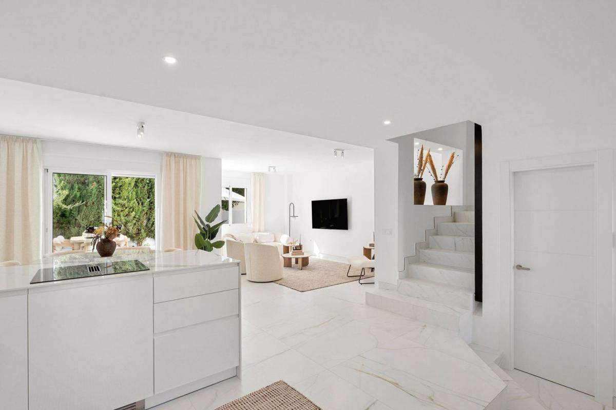 Sale of townhouse in Chalet adosado en Manzana-3, 19, La Dama de Noche-La Alzambra, Marbella , Marbella photo 3