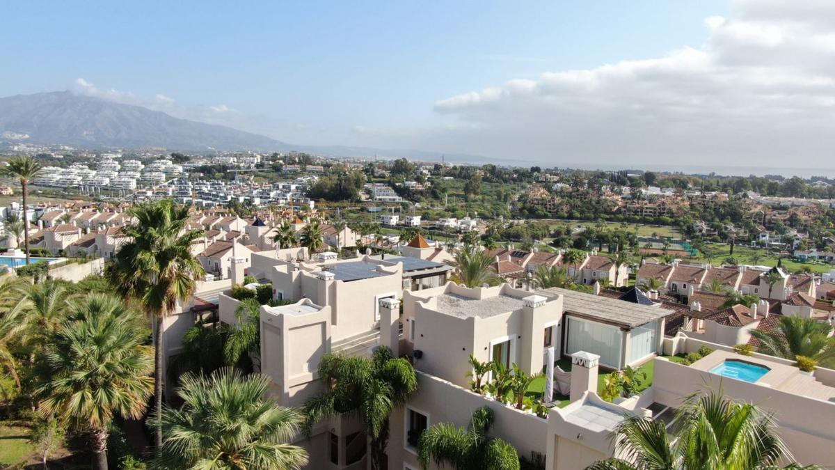 Sale of apartment in Piso en Calle Benavista, Paraiso-Barronal, Estepona, Estepona
photo 2