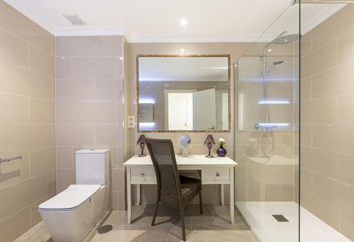 Sale of apartment in Piso en Calle Benavista, Paraiso-Barronal, Estepona, Estepona
photo 5