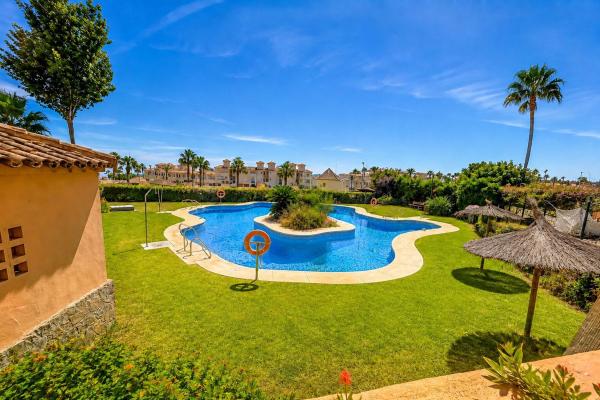 Chalet adosado en Buenas Noches, Estepona thumbnail 2
