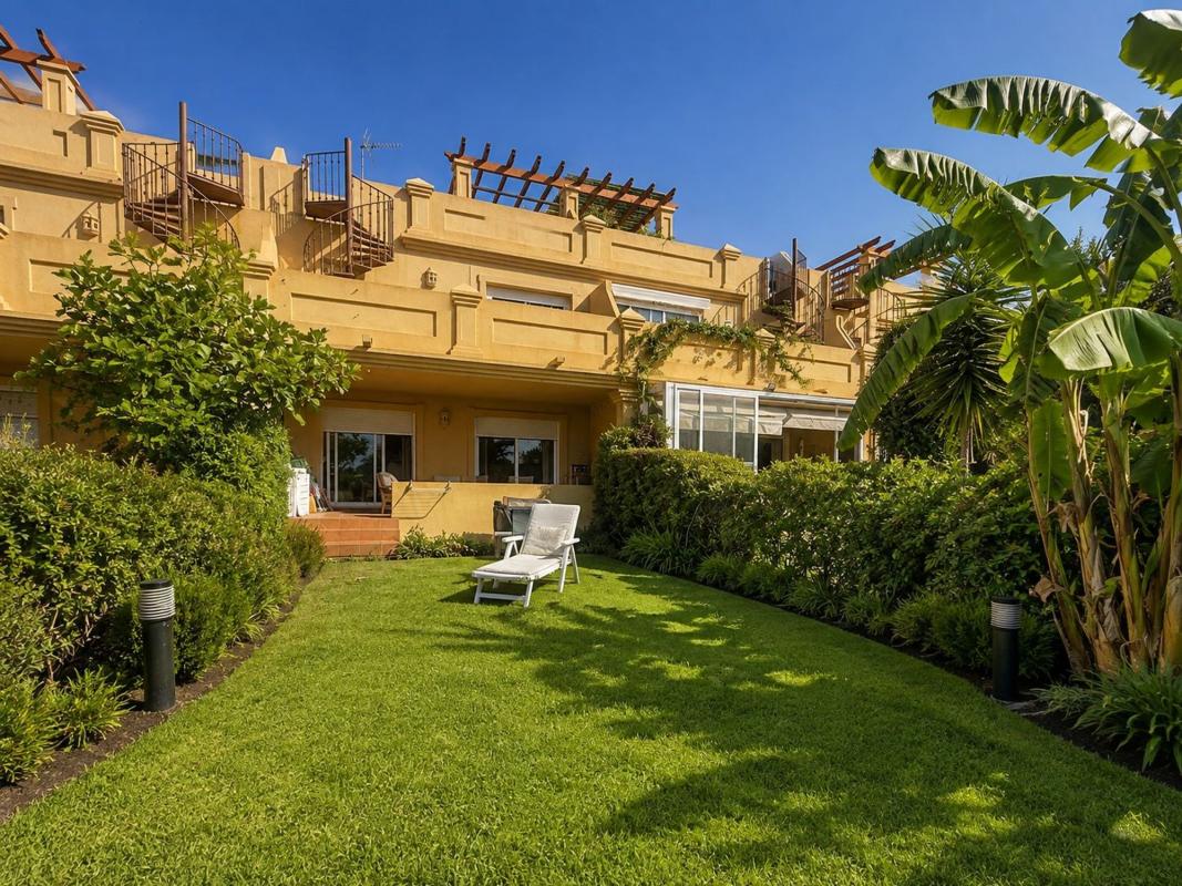 Sprzedaż szeregowego domku w  Chalet adosado en Buenas Noches, Estepona , Estepona photo 3