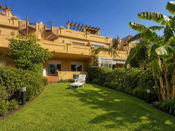 Chalet adosado en Buenas Noches, Estepona thumbnail 3