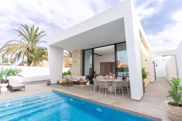 Casa o chalet independiente en Calle Vicente Aleixandre, 2, La Siesta - El Salado - Torreta, Torrevieja thumbnail 2