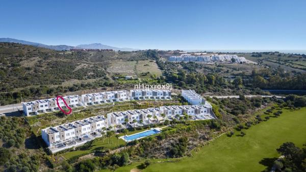 Chalet adosado en Avenida del Arte, 14, Estepona Golf, Estepona photo 1
