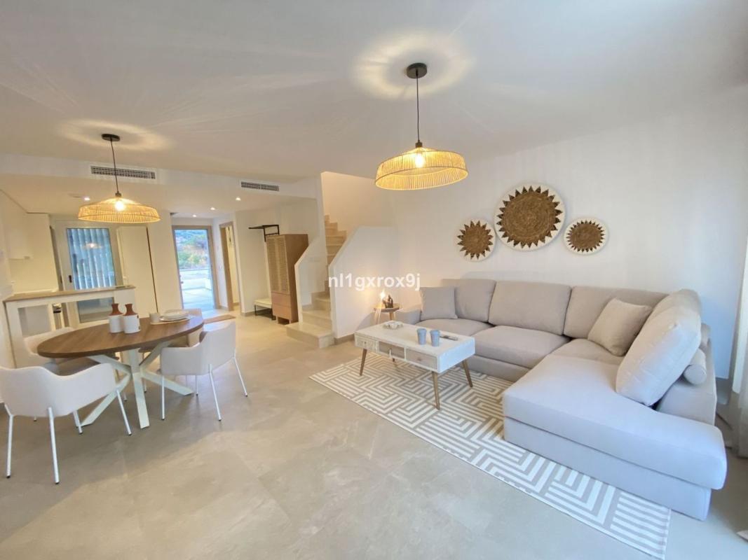 Sprzedaż szeregowego domku w Chalet adosado en Avenida del Arte, 14, Estepona Golf, Estepona , Estepona photo 2