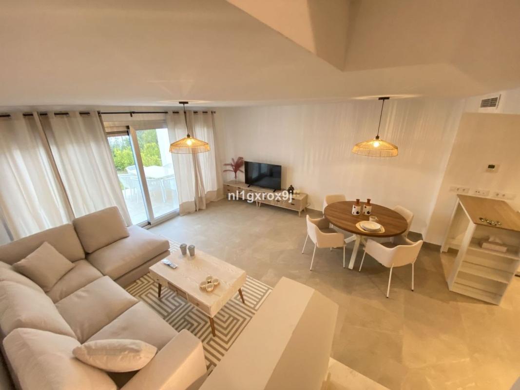 Sprzedaż szeregowego domku w Chalet adosado en Avenida del Arte, 14, Estepona Golf, Estepona , Estepona photo 3