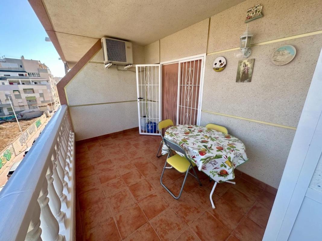 Venta de piso en Piso en Plaza Todos los Santos, 21, Gaspar Perrelló, Torrevieja, Torrevieja
 photo 2